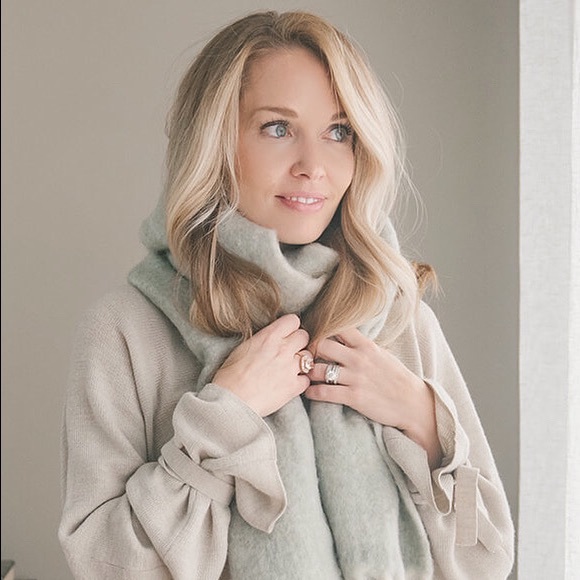 Meet your Posher, Allison - Picture 1 of 1